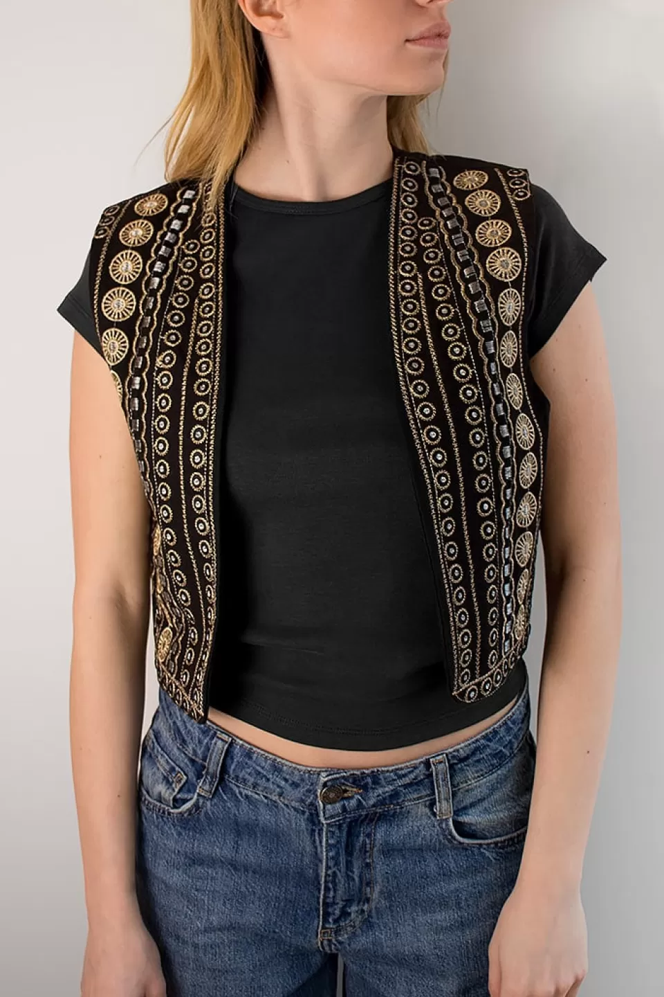 gilet_con_ricami_324505.webp Subdued Gilet con ricami