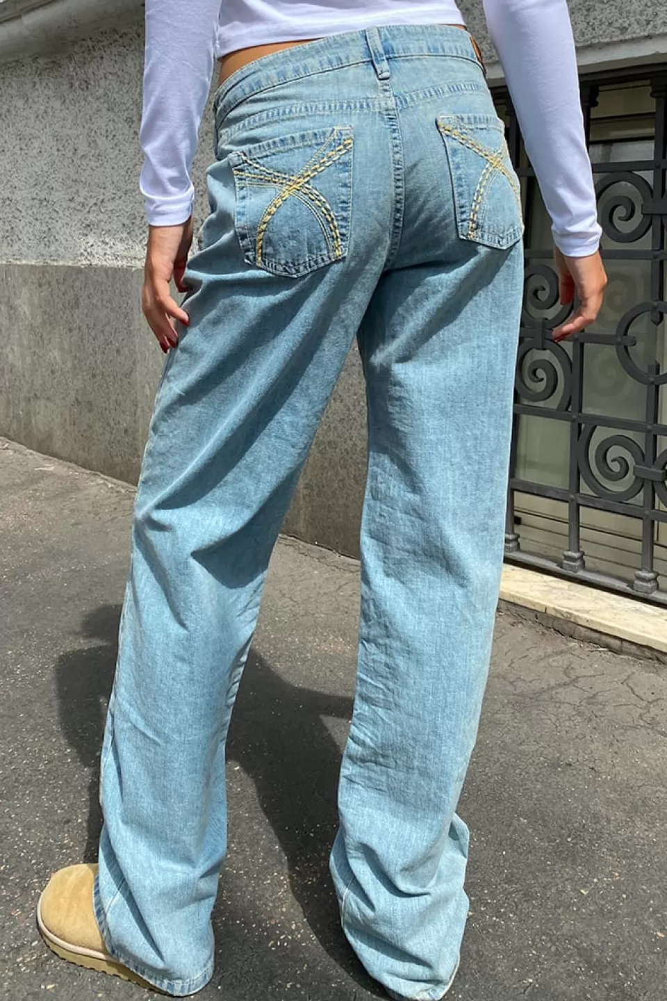 jeans_low_waist_con_ricamo_323085.webp Subdued Jeans low waist con ricamo
